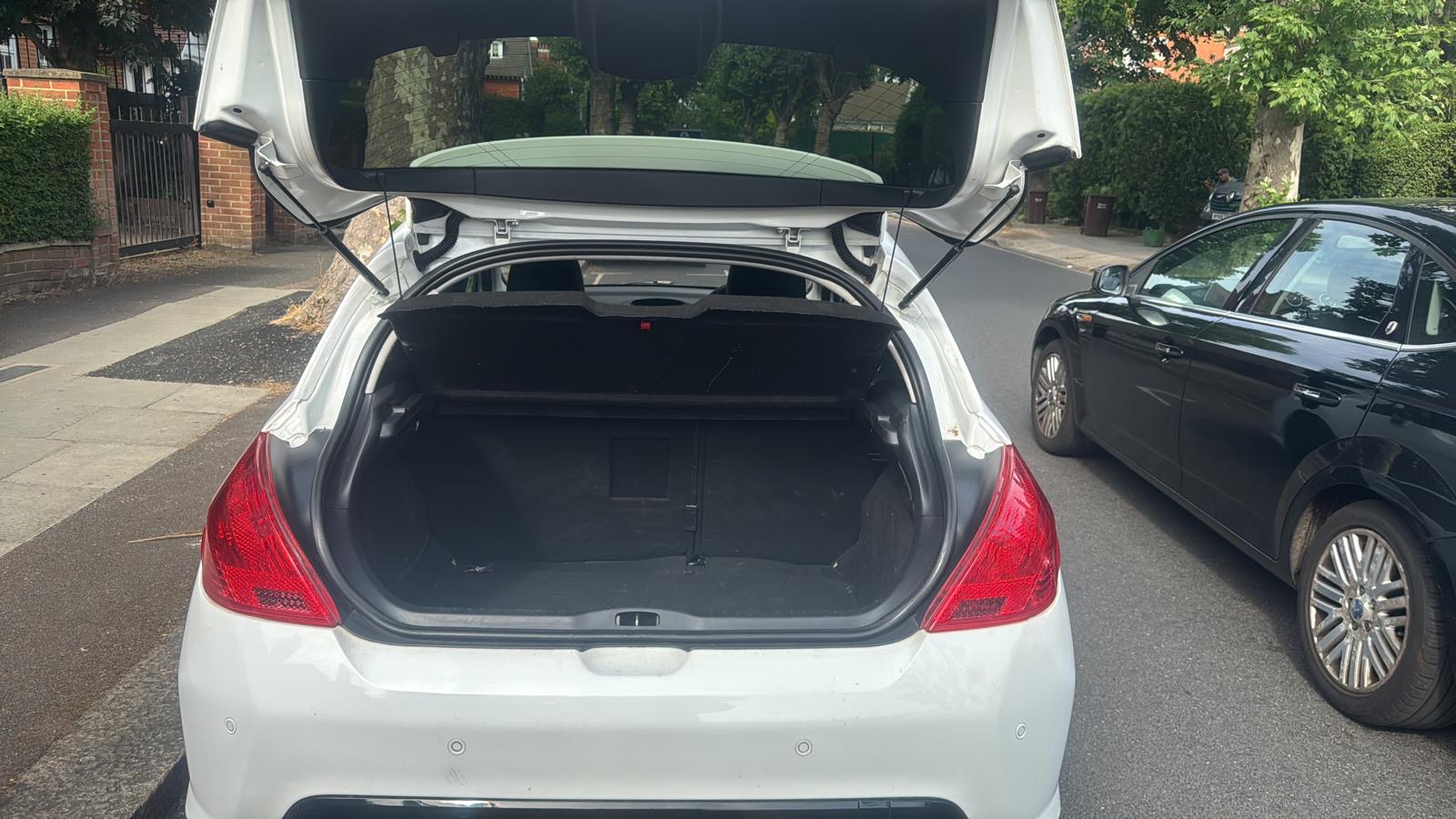 Peugeot 308 boot space