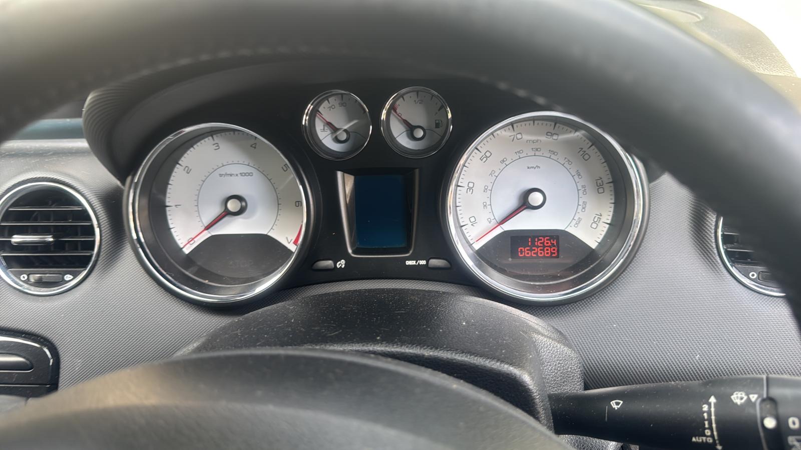 Peugeot 308 dashboard mileage